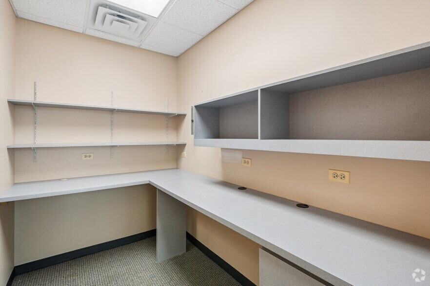 More Photos Of 111 N Wabash Ave, Chicago Office For Sale