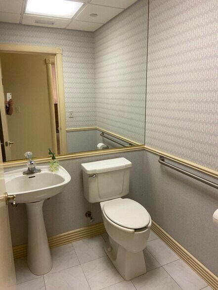 More Photos Of 4152-4230 Blue Heron Blvd W, Riviera Beach Medical For Sale