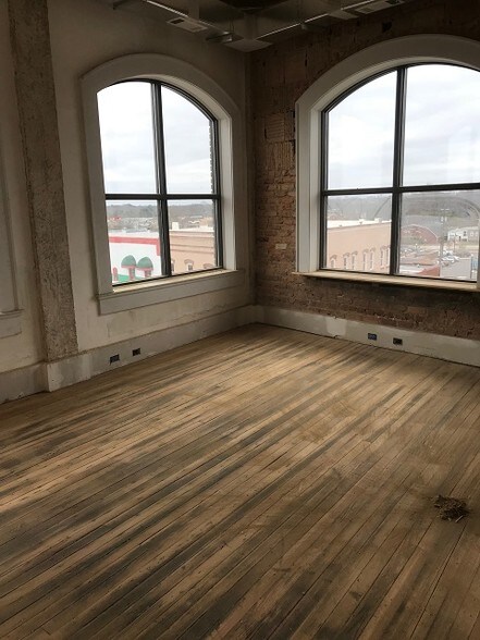 More Photos Of 71 N Broad St, Winder Office Residential For Lease
