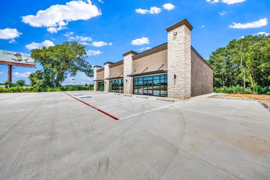 More Photos Of 410 Interstate 30 Frontage Rd., Mount Vernon General Retail For Lease