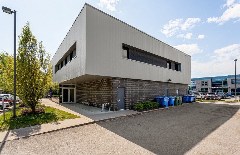 More Photos Of 557 Rue Notre-Dame, Repentigny Office For Sale