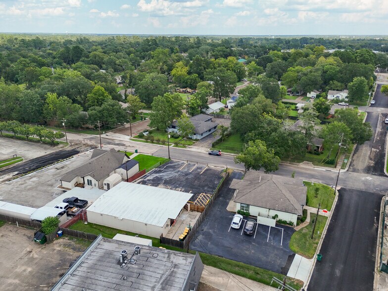 More Photos Of 909 Houston St, Conroe Freestanding For Sale