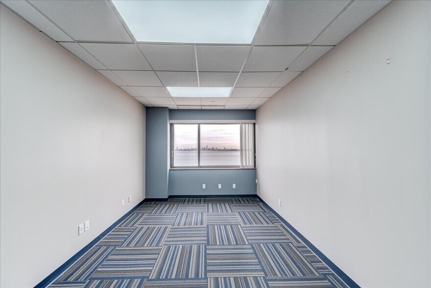 More Photos Of 1 Edgewater St, Staten Island Office For Lease