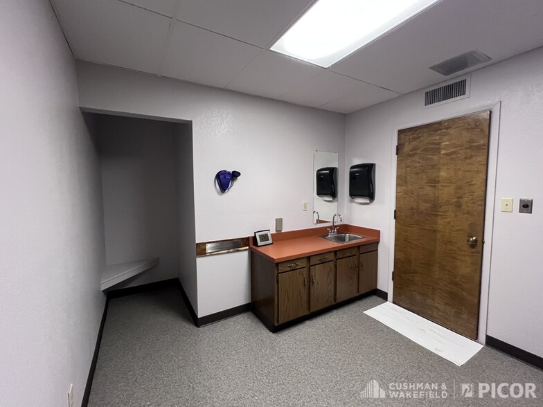 More Photos Of 2121 N Beverly Ave, Tucson Medical For Lease