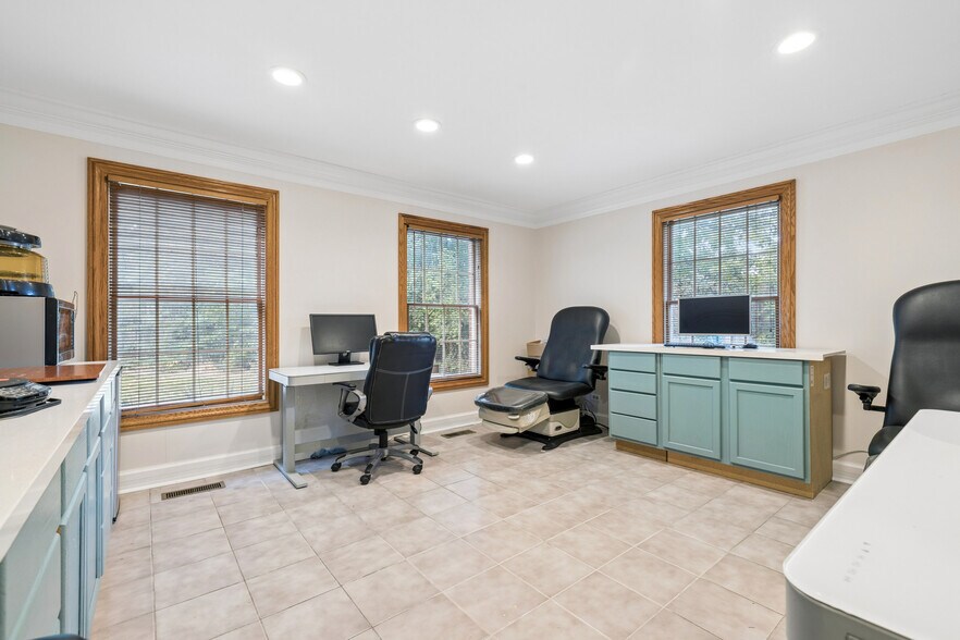 More Photos Of 4215 Kirchoff Rd, Rolling Meadows Office For Sale
