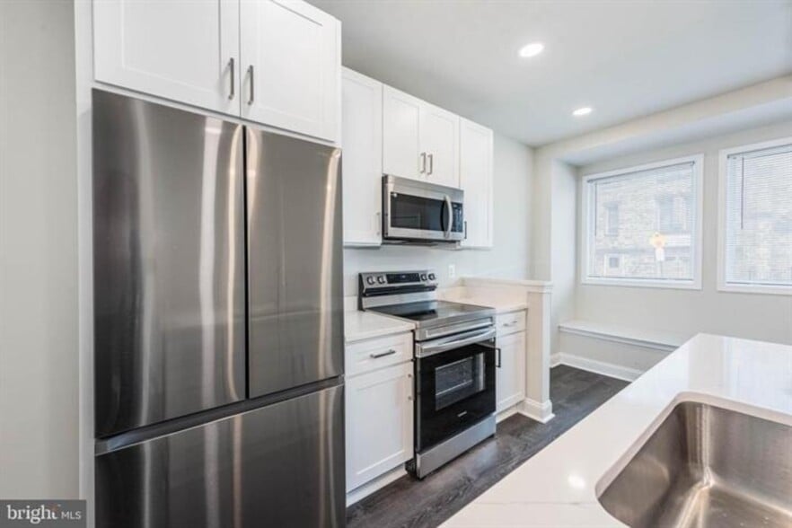 More Photos Of 400 N Patterson Park Ave, Baltimore Flex For Sale