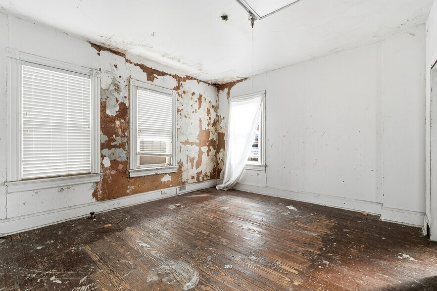 More Photos Of 8 W Olive St, Scranton Office For Sale