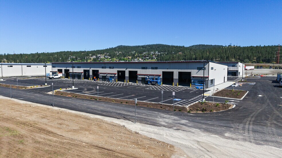More Photos Of 4524 N Barker Rd, Spokane Valley Showroom For Lease