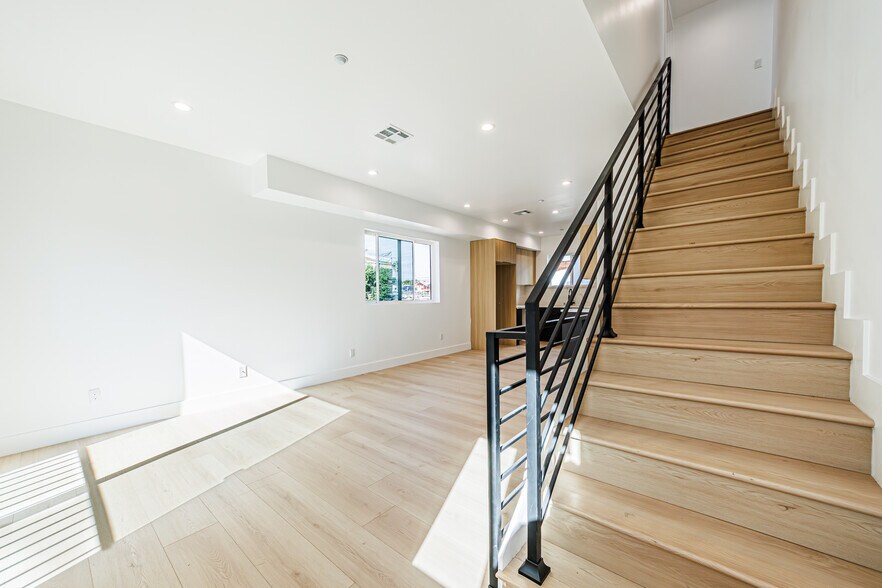 More Photos Of 5209 W 20th St, Los Angeles Multifamily For Sale