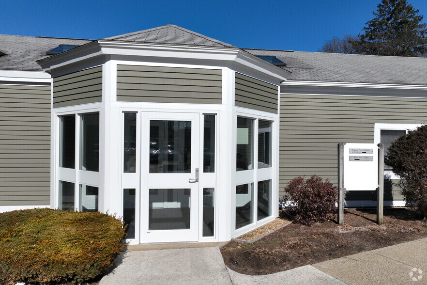 More Photos Of 205 Willow St, South Hamilton Unknown For Lease