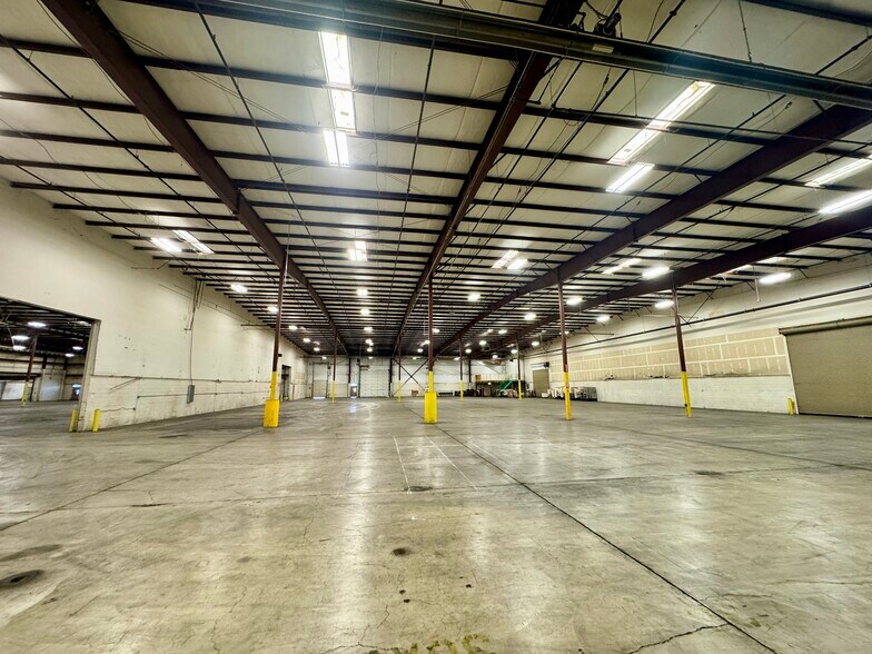 More Photos Of 3099 N Pacific Hwy, Woodburn Manufacturing For Lease