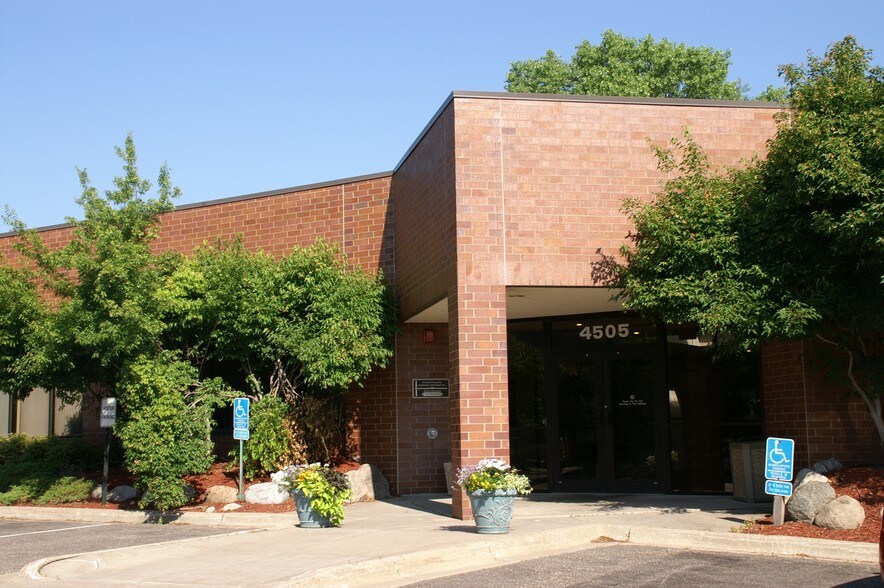 More Photos Of 4505 White Bear Pky, White Bear Lake Office For Lease