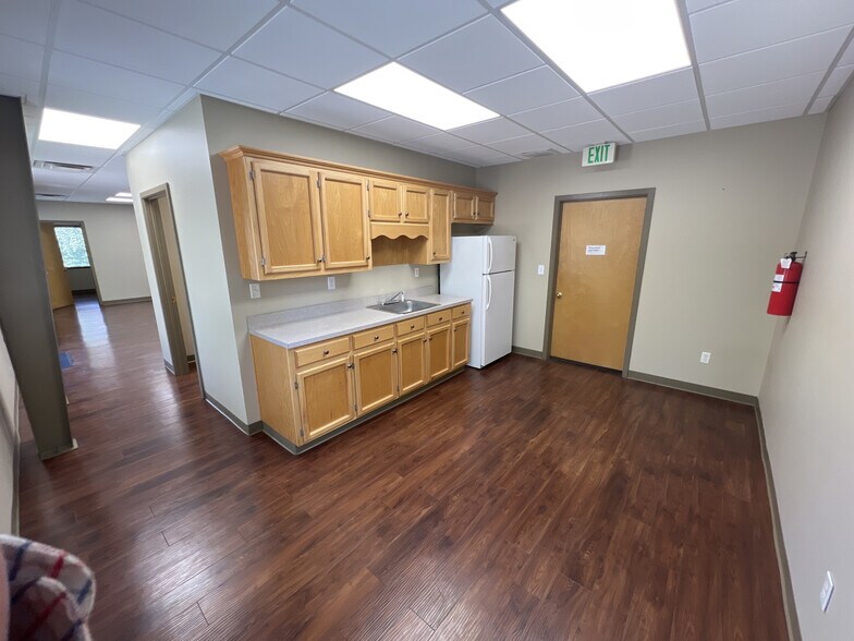More Photos Of 524 Mineral Ter, Birmingham Light Manufacturing For Lease