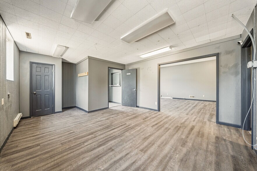 More Photos Of 15 E Walnut St, Chippewa Falls Industrial For Sale