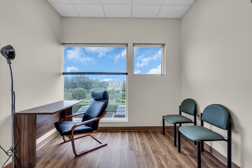 More Photos Of 500 Park Ave, Manalapan Township Medical For Lease