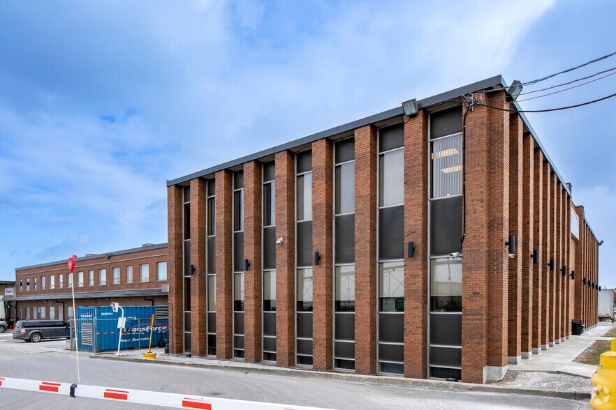 Primary Photo Of 5425 Dixie Rd, Mississauga Truck Terminal For Lease