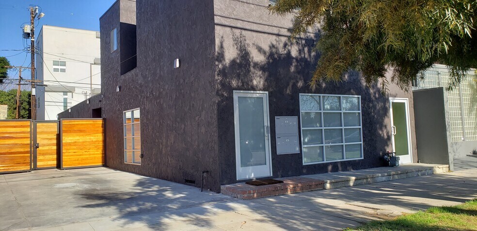 More Photos Of 8727 Venice Blvd, Los Angeles Loft Creative Space For Lease