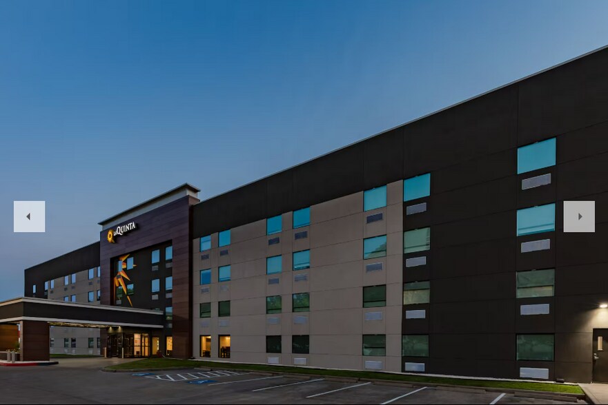 More Photos Of 6790 Southwest Fwy, Houston Hotel For Sale