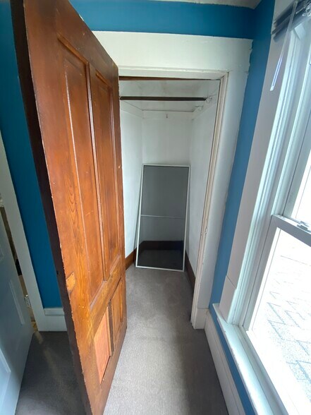 More Photos Of 1625 12th St SE, Salem Office Residential For Sale