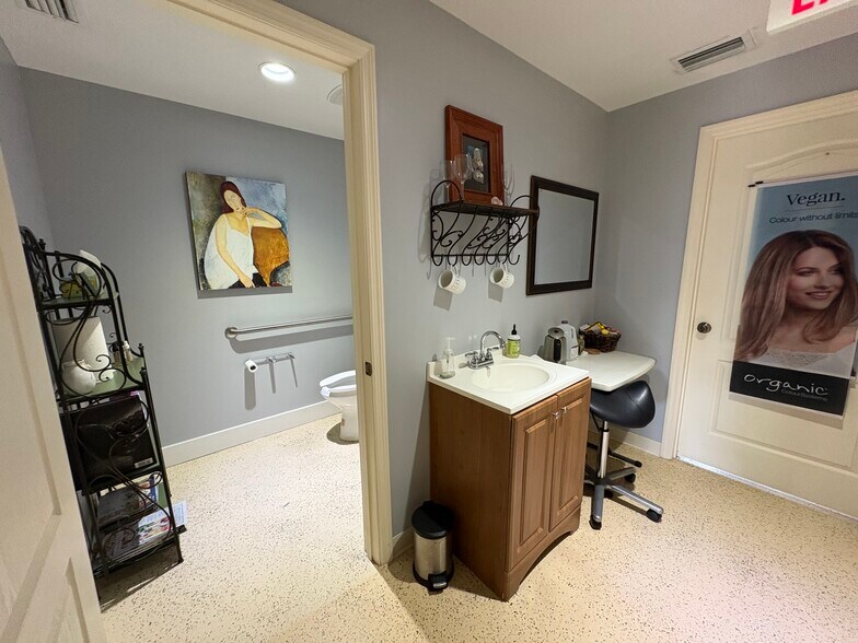 More Photos Of 1542 Guava Ave, Melbourne General Retail For Lease