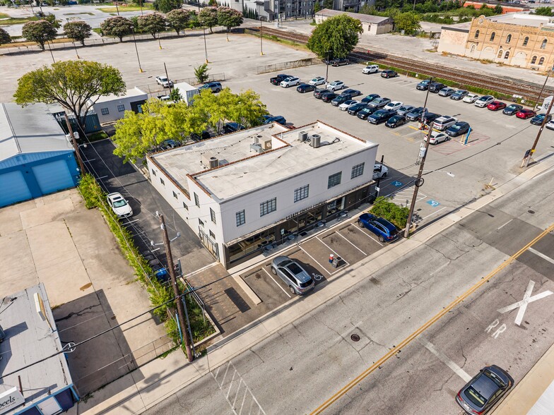 More Photos Of 1320 E Houston St, San Antonio Storefront Retail Office For Lease