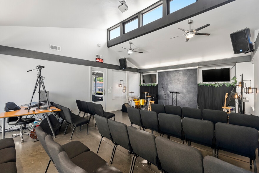 More Photos Of 1109 E Fallbrook St, Fallbrook Religious Facility For Sale