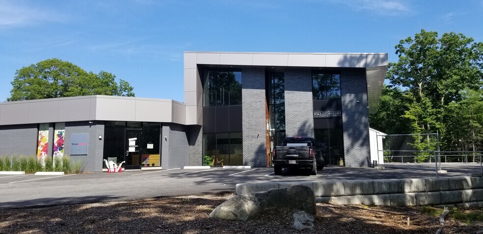 More Photos Of 45 Industrial Park Rd, Hingham Office For Lease