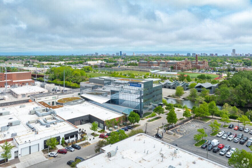 More Photos Of 2718 W Roscoe St, Chicago Office For Lease