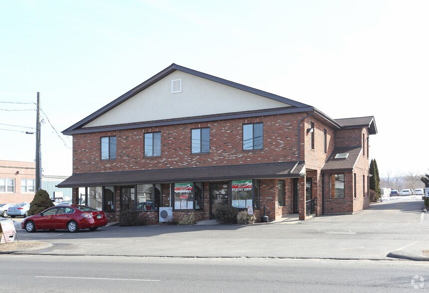 More Photos Of 660-670 Newfield St, Middletown Office For Lease
