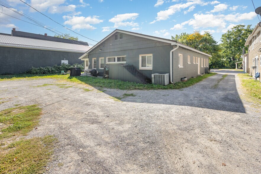 More Photos Of 32 Main St, Scottsville Storefront For Sale