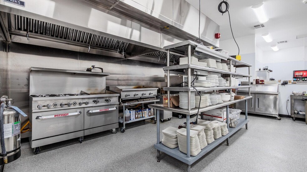 More Photos Of 313 Broadway E, Granville Hotel For Lease