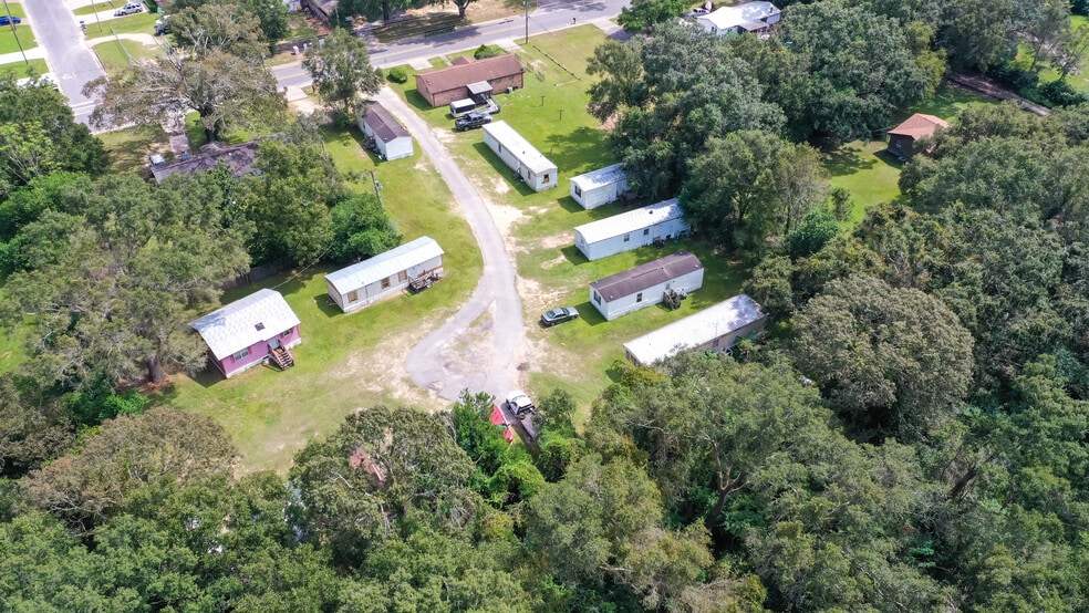 More Photos Of 9771 Guidy Ln, Pensacola Manufactured Housing Mobile Home Park For Sale