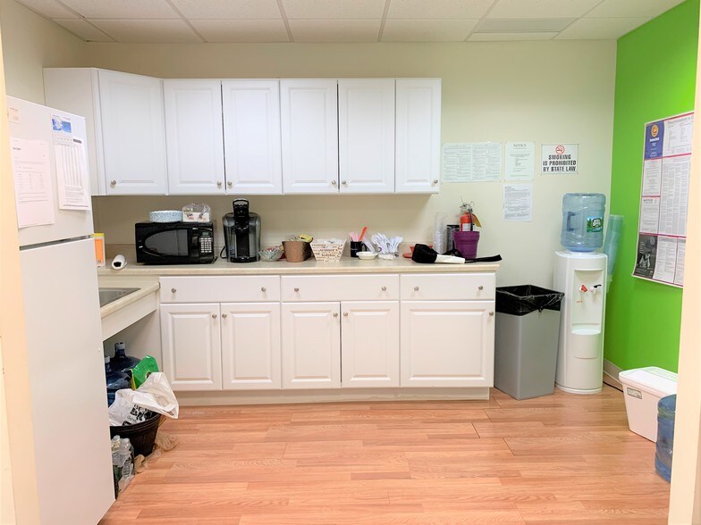 More Photos Of 67 Holly Hill Ln, Greenwich Office For Sale