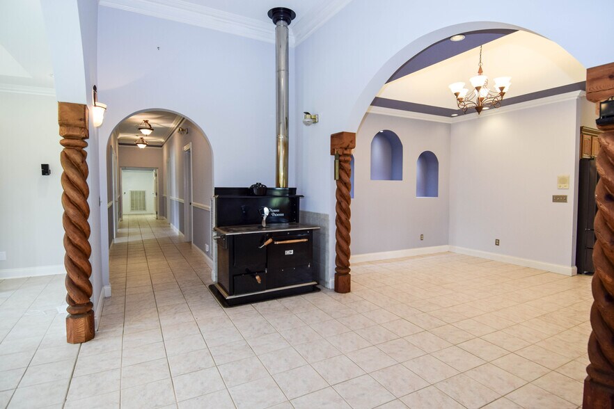 More Photos Of 1201 Old Hopewell Rd, Castalian Springs Showroom For Sale
