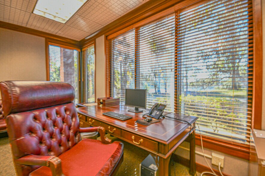 More Photos Of 220 Mckenzie Ave, Panama City Office For Sale