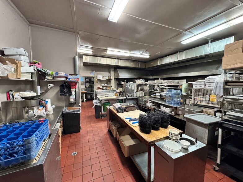 More Photos Of 572 2nd Ave, Troy Restaurant For Sale