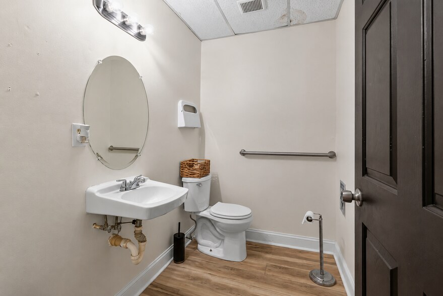 More Photos Of 40 Macon St, McDonough Medical For Lease