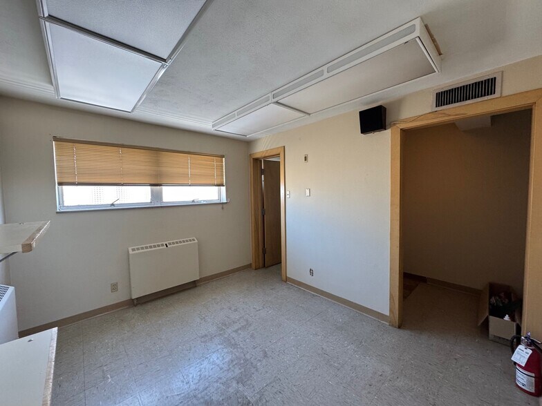 More Photos Of 2025 Swift Ave, North Kansas City Medical For Lease