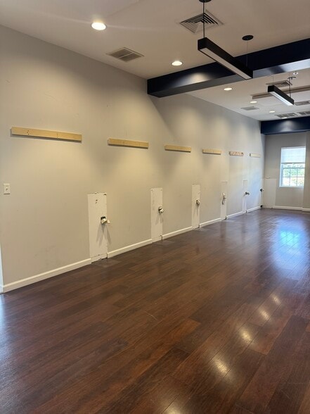 More Photos Of 13380 Clarksville Pike, Highland Unknown For Lease