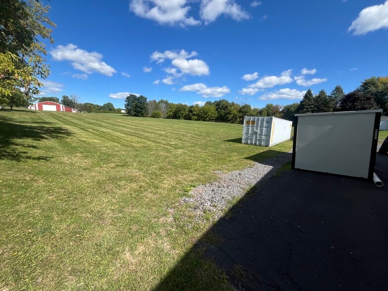 More Photos Of 162 Elm st, Champlain Flex For Sale