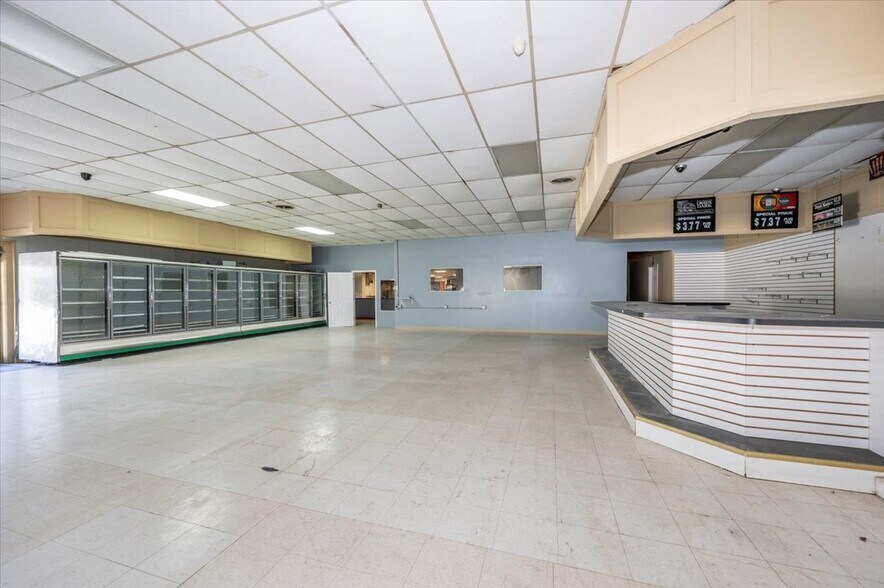 More Photos Of 100 W Main St, Fairfield Freestanding For Sale