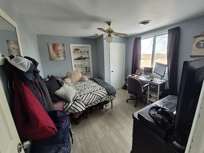 More Photos Of 360 Bay Ave, Milford Storefront Retail Residential For Sale