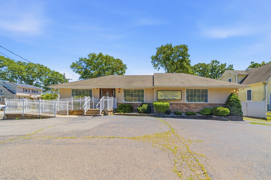 Primary Photo Of 333 Spotswood Englishtown Rd, Monroe Township Medical For Sale