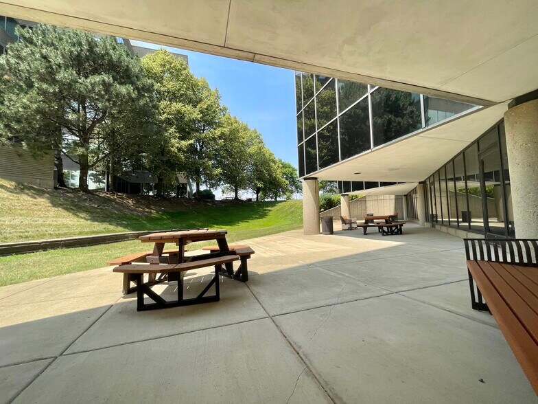 More Photos Of 4749 Lincoln Mall Dr, Matteson Office For Lease