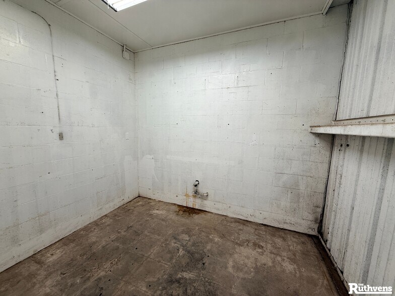 More Photos Of 1042 Hoover Rd, Winter Haven Warehouse For Lease