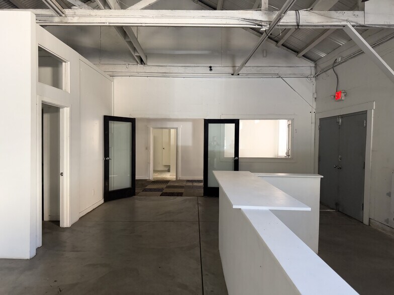 More Photos Of 1716-1718 Albion St, Los Angeles Auto Salvage Facility For Lease