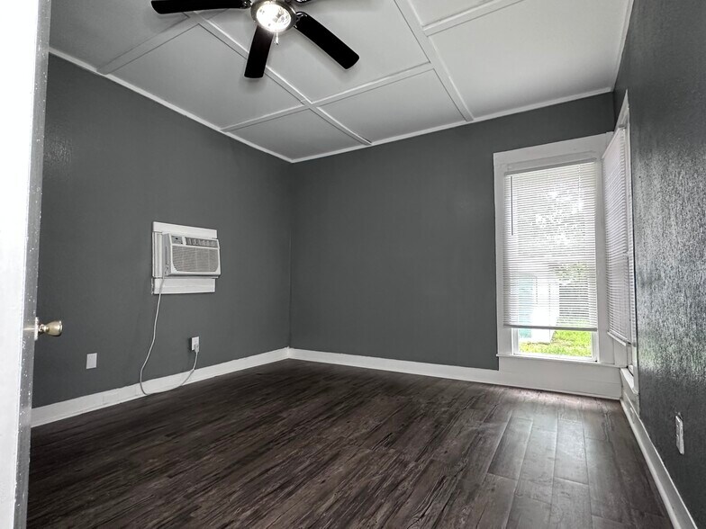 More Photos Of 1106 Esplanade St, Marshall Apartments For Sale