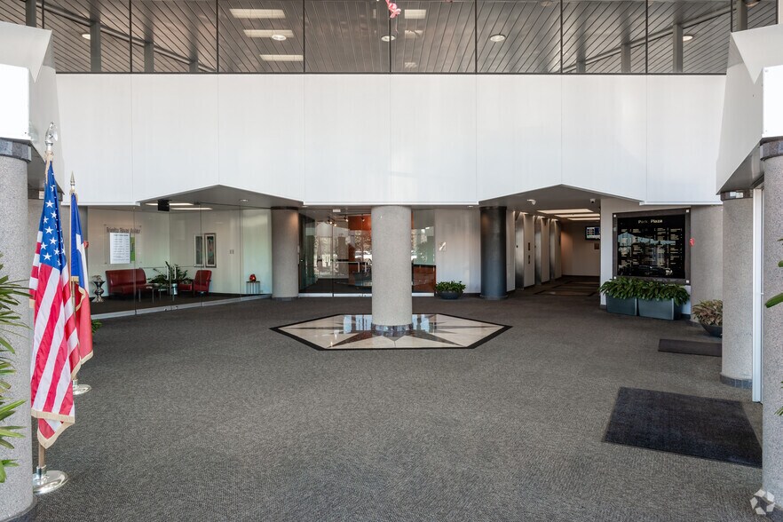 More Photos Of 2501 Parkview Dr, Fort Worth Office For Lease
