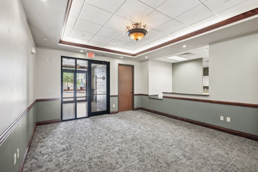 More Photos Of 2 Spurs Ln, San Antonio Office For Sale