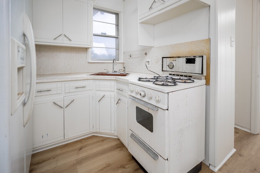 More Photos Of 230 SW 27th St, Oklahoma City Office Residential For Sale